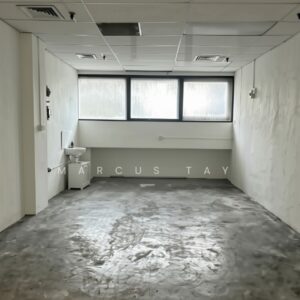 Lucky Plaza Beauty Shop for Rent with Waterpoint